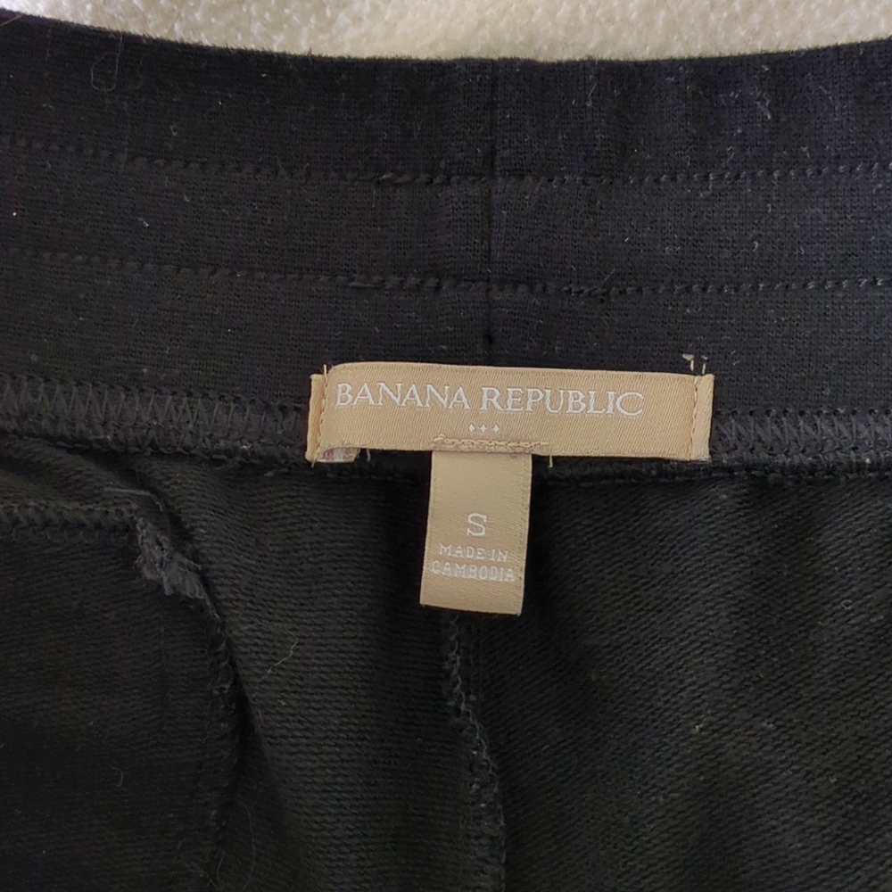 Banana Republic Capri Sweatpants - Picture 2 of 5